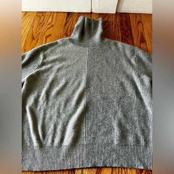 THEORY - Women’s 100 percent cashmere two-tone gray turtleneck sweater - petite - Picture 2 of 9